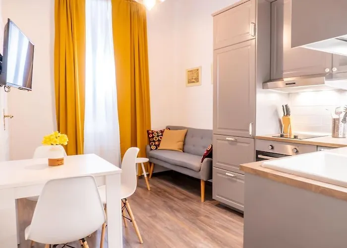 Central And Comfy 2Bdr Apartment Near Parliament