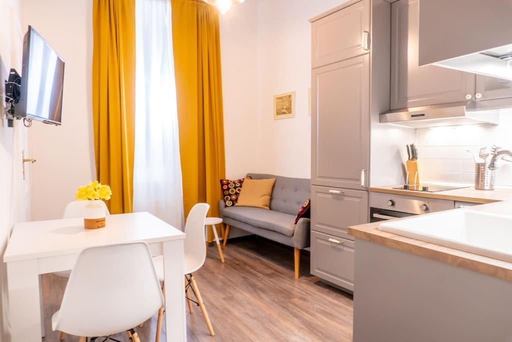 Διαμέρισμα And Comfy 2bdr Near Parliament