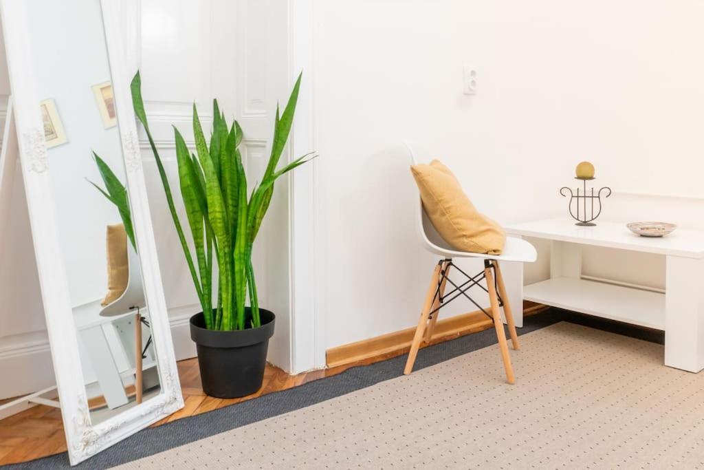 Διαμέρισμα And Comfy 2bdr Near Parliament